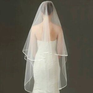 Satin Trim Knee Length Wedding Veil